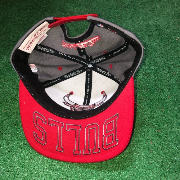 Chicago Bulls Mitchell & Ness Hat - Picture 2 of 3